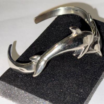 VINTAGE PREOWNED STERLING SILVER FIGURAL DOLPHIN CUFF BRACELET 17.7 GRAMS TW STANDARD SIZE 7".