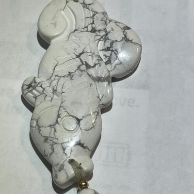 Vintage Asian HOWLITE Bead 30" Fashion Necklace w/Carved Howlite Fish in Good Preowned Condition as Pictured.