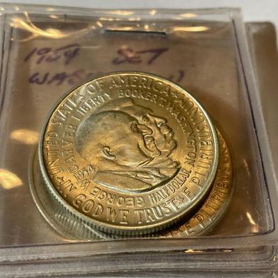 WASHINGTON/CARVER 1954-P/D/S 3-COIN SET IN UNCIRCULATED CONDITION COMMEMORATIVE HALF DOLLARS AS PICTURED.