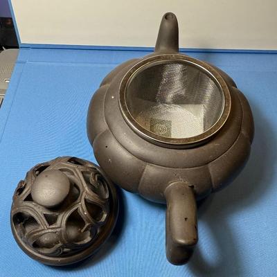 VINTAGE YIXING CLAY HAND MADE IN YIXING CHINA TEAPOT WITH LID AS PICTURED. (SOME SMALL CHIP FLECKS ON THE SCROLL IN LID).