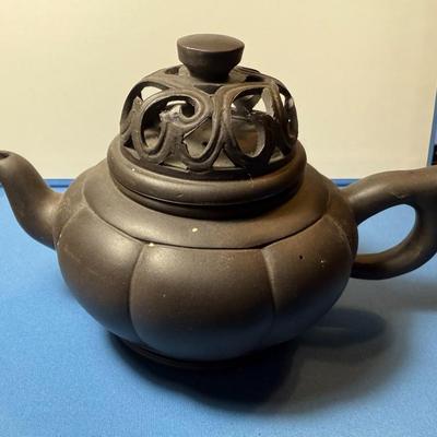 VINTAGE YIXING CLAY HAND MADE IN YIXING CHINA TEAPOT WITH LID AS PICTURED. (SOME SMALL CHIP FLECKS ON THE SCROLL IN LID).