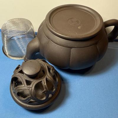 VINTAGE YIXING CLAY HAND MADE IN YIXING CHINA TEAPOT WITH LID AS PICTURED. (SOME SMALL CHIP FLECKS ON THE SCROLL IN LID).