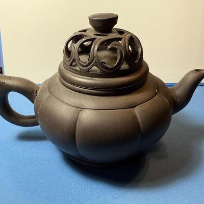 VINTAGE YIXING CLAY HAND MADE IN YIXING CHINA TEAPOT WITH LID AS PICTURED. (SOME SMALL CHIP FLECKS ON THE SCROLL IN LID).