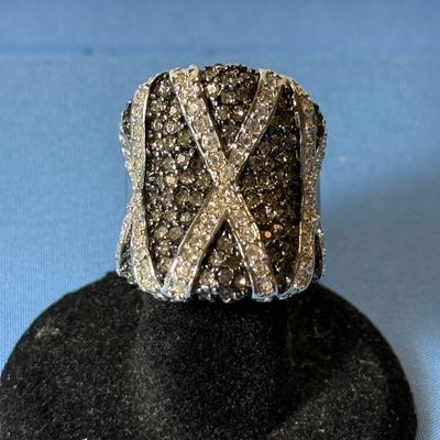 Vintage Large Black & White Crystal Dome Ring Size 8.25 in Nearly New Hardly Worn Condition.