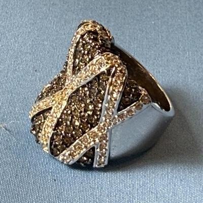 Vintage Large Black & White Crystal Dome Ring Size 8.25 in Nearly New Hardly Worn Condition.