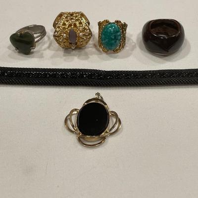 Miscellaneous rings, black bracelet & pendant