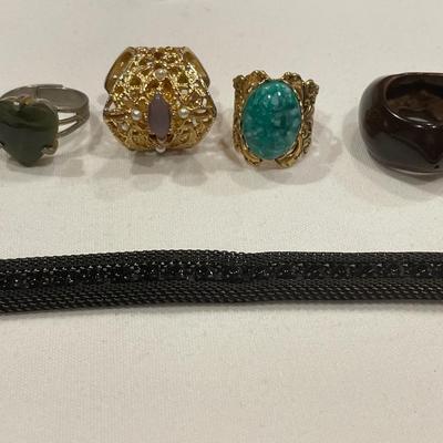 Miscellaneous rings, black bracelet & pendant