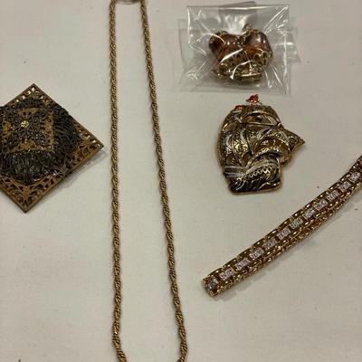 Gold tone pins, bracelet and earrings, 1/20 10k chain