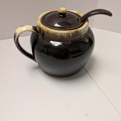 Pfaltzgraff Brown Drip Bean Pot & Ladle (K)