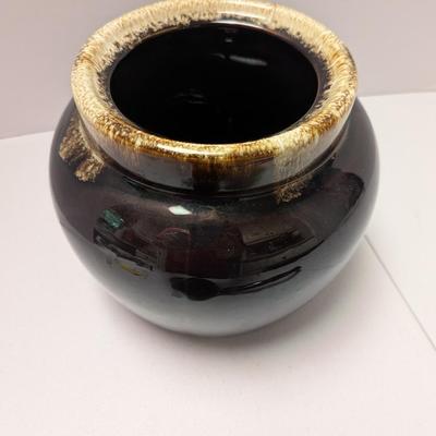 Pfaltzgraff Brown Drip Bean Pot & Ladle (K)