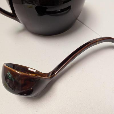 Pfaltzgraff Brown Drip Bean Pot & Ladle (K)
