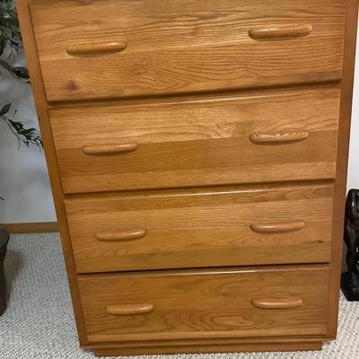 Oak dresser with 4 drawers