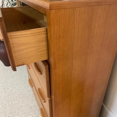 Oak dresser with 4 drawers