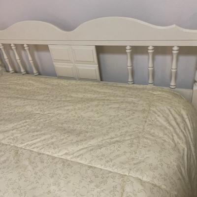 Full bed with yellow bedding