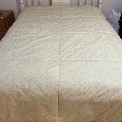 Full bed with yellow bedding