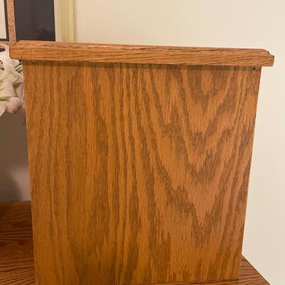 Decor with wooden garbage can