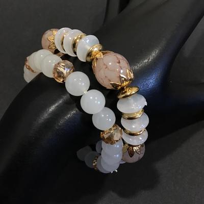 Very nice glass bead stretch bracelet