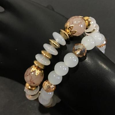 Very nice glass bead stretch bracelet