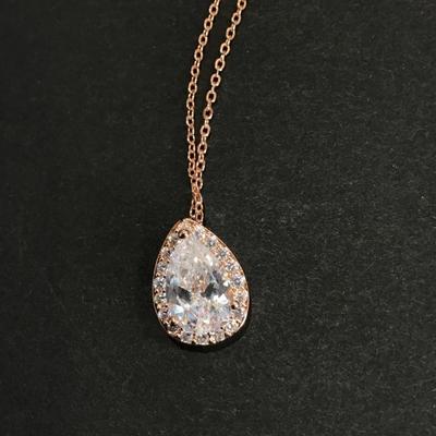 Beautiful rose gold toned crystal necklace