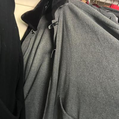 Women’s Coat Lot Size L-XXL + 2 Hats