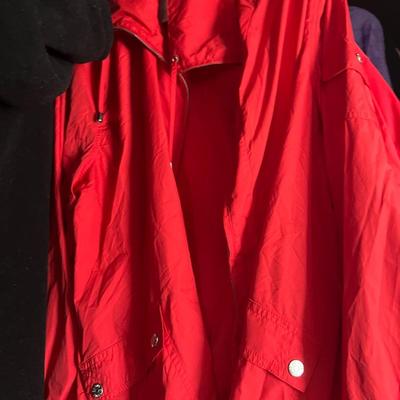 Women’s Coat Lot Size L-XXL + 2 Hats