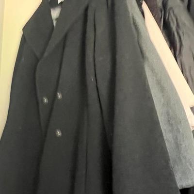 Women’s Coat Lot Size L-XXL + 2 Hats