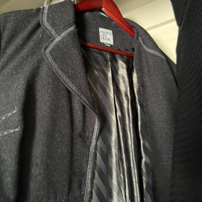 Women’s Coat Lot Size L-XXL + 2 Hats