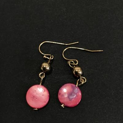 Beautiful pink Shell Necklace and earring set