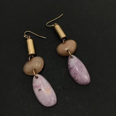 Stone dangle earrings