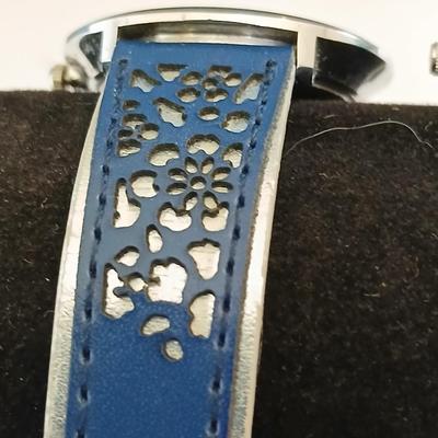 Set of 2 Quartz Fashion Watches – White & Blue Floral Cutout Bands