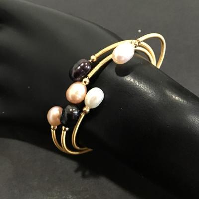 Gold tone genuine pearl bangle bracelet
