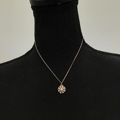 Dainty Gold toned flower necklace