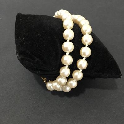 Beautiful very nice faux pearl beaded vintage bracelet