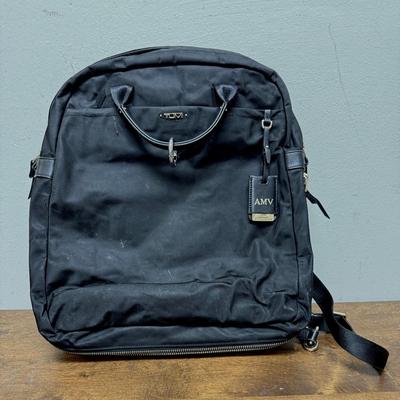 Sale Photo Thumbnail #526: Has backpack straps that can be tucked away, 2 luggage handles at the top. Designed to hold a 15" laptop and accessories.  Some scuff marks on the outside, but in overall good used condition. Approx. 15" x 15".