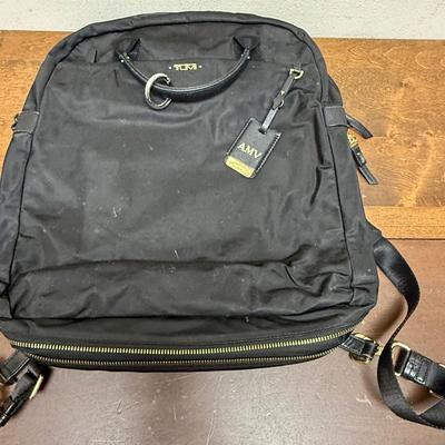 Sale Photo Thumbnail #529: Has backpack straps that can be tucked away, 2 luggage handles at the top. Designed to hold a 15" laptop and accessories.  Some scuff marks on the outside, but in overall good used condition. Approx. 15" x 15".