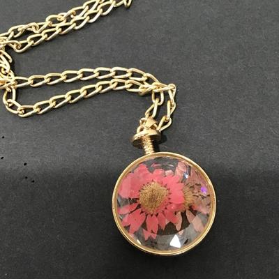 Cute vintage flower necklace