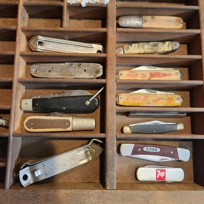 Lot Pocket Knives Bottle Can Openers in Shadow Box Printers Tray Coca-Cola, 7up, Buck , Swiss Army, Rheingold, Pabst, Falls City Beer