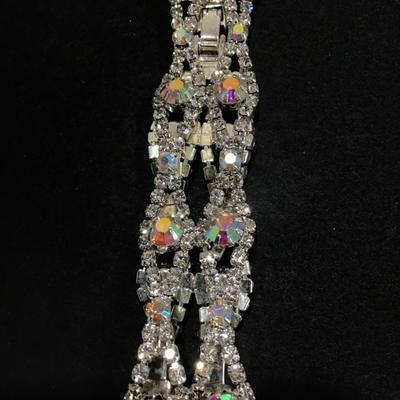 Pretty vintage Silver toned faux iridescent stone bracelet