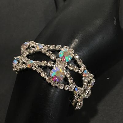 Pretty vintage Silver toned faux iridescent stone bracelet