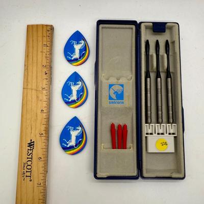 Sale Photo Thumbnail #549: Pub-style competition darts. Blue plastic case. In good condition.