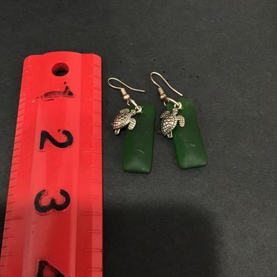 Super cute vintage, frosted Green glass and turtle earrings