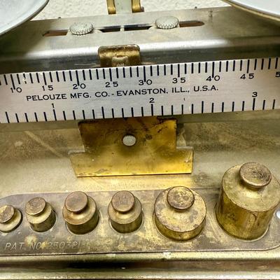 Sale Photo Thumbnail #563: Laboratory-style photography scale.  Tested, works as expected.  Includes the 6 weights as shown, plus the 2 removable round trays.