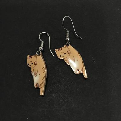 Cute dangling cat earrings
