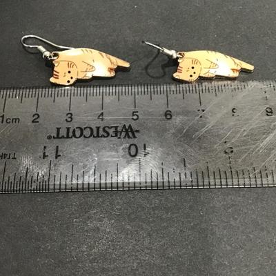 Cute dangling cat earrings