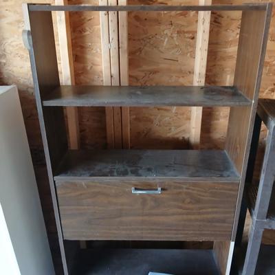 Garage Utility Lot – Shelving, Trash Bins & Storage