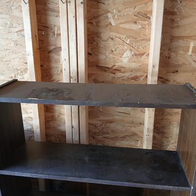 Garage Utility Lot – Shelving, Trash Bins & Storage