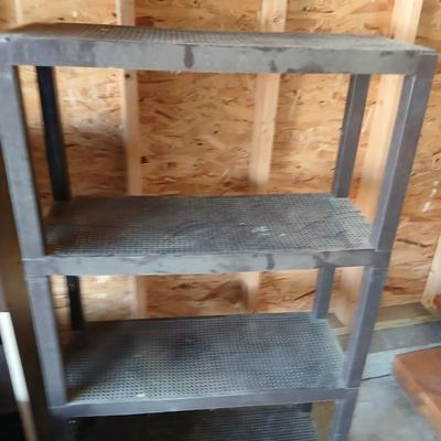 Garage Utility Lot – Shelving, Trash Bins & Storage