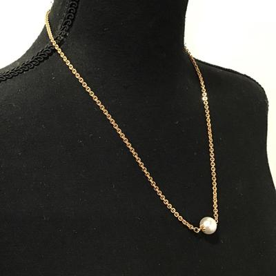 Very nice vintage, gold toned, faux, pearl necklace