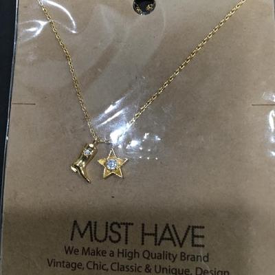 Gold toned rhinestone cowgirl necklace