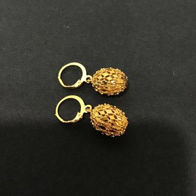 Really cool gold tone, egg dingle earrings